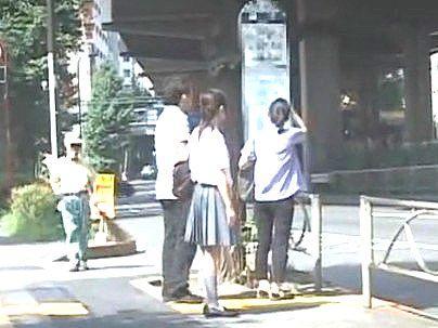 ＜痴漢に感じる女子＞「ヤメテクダサイ…！」真面目そうな制服女子！痴漢師の餌食になるぞ(アダルト動画)