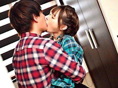 ＜若いおくさん＞「私に任せて…♡！」クッソエロい隣人奥さん！チェリー君相手に楽しんで浮気交尾してっゾｗ(無料エロ動画)