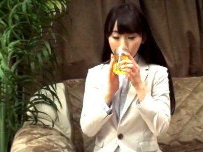＜ガチナンパ＞「クソエッロイｗＷ！」スタイル抜群の美人奥さん！口説かれて他人棒で浮氣不倫エチエチシチャウゾ！