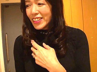 ＜アナル？＞「まじか？ブスのババアが肛門で？」ゲットしたオバサン熟女！アナルファックで悶えとるぞ！！