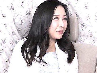 ＜素人妻ナンパ＞「無毛？奥さんが？！」上品な感じの美人奥さん！口説かれて他人棒で種付け膣内発射中出しに！