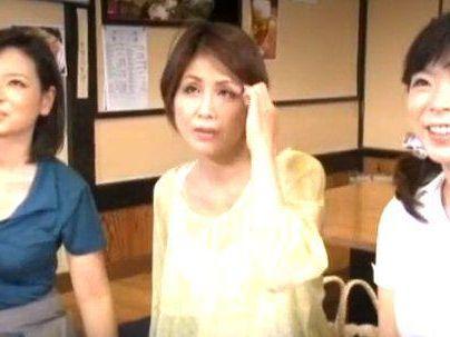 ＜見送った後＞「ババア、合コン！」興奮してっゾｗ久しぶりのエロ行為で燃え上がるオバサン熟女がこちら↓↓！
