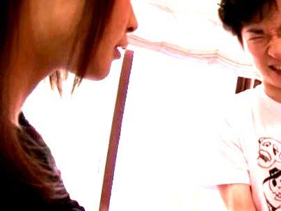 ≪息子の嫁≫【駄目なの…】スレンダー美乳おっぱい人妻！義父に寝取られ浮気不倫行為に発展シチャウゾ(無料エロ動画)
