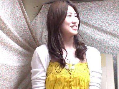 ＜素人妻ナンパ＞「え？ここでするの？！」上品ぶってる奥さん！口説いてなし崩し的やっちゃうぞ(アダルト動画)