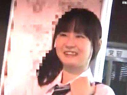 ≪バス≫【ｲﾔ、ヤメテクダサイ…】ミニマム小柄のオンナノコ！がバスの中で強引にエロ行為持ち込まれるぞ(無料エロ動画)