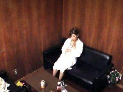 ＜AV女優＞「え？ダメなの…！」スタイル最高の美人AV女優！媚薬使われてやられてしまうぞ(無料エロ動画)