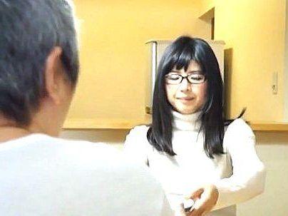 ＜近親相姦＞「メガネ、エッロイｗＷ！」欲求不満の美人奥さん！父親チンポで禁断行為に発展シチャウゾ(アダルト動画)