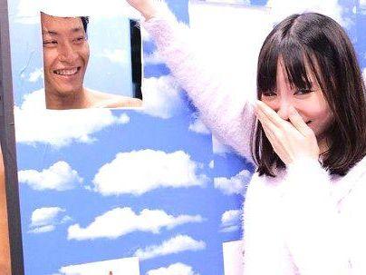 ＜大学生カップル！＞「これ無理でしょｗ！」清楚系可愛い素人彼女！彼氏のチ○ポ当てゲームで失敗しちゃうぞ(無料エロ動画)