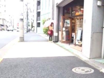 ＜美人若妻！＞「ｈしたいの…♡」隣人のスタイル最高ボインオネエサンが誘惑！我慢限界でやっちゃいます(無料エロ動画)