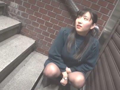 ＜固定電マ！＞「コレダメなの…！」クッソ可愛い美少女！固定電マで野外でもだえ感じ取るぞ(無料エロ動画)