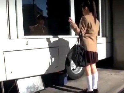 ＜マジックミラー！＞「ここで、モニターやるんですか？」素人の可愛い制服女子！下着メーカーのモニター調査とだまされて・・・