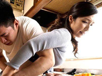 ＜四十路母と子＞「だめよーだめだめ！」若い肉棒の誘惑に負けた奥さんママ！近親相姦発展しちゃう(無料エロ動画)