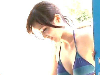 ＜素人企画＞「パイ乙もケツもイイねｗ！」海水浴場げゲットしたビキニＧＡＬ！MM号で童貞チンポ筆おろしシだとよ！！