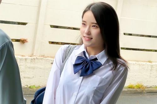 【ありさちゃん】帰宅途中の可愛い女子校生をナンパ！制服を脱がして上半身裸にさせスカートの中を覗き見る変態大人たち！放課後セックス動画！！