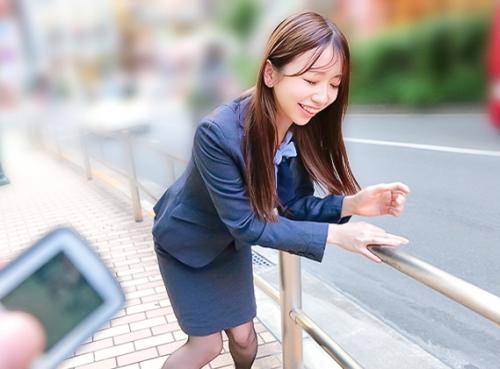 【まなみさん】不動産OLとリモバイ散歩！スーツの中にバイブを仕込んで外を歩かせる羞恥プレイ！道端でしゃがみ込みアクメする姿に勃起不可避！！