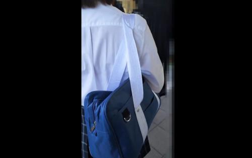 【素人】痴漢記録日記！女子校生の背後につき電車内で痴漢！声も出せない美少女に容赦ない魔の手が！！