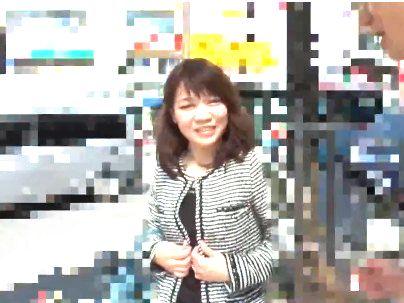 ＜ごく普通″のおばさん＞「だめなの…！」よくそこら辺にいるおばちゃん！口説かれてエロ行為興奮してっゾ(アダルト動画)