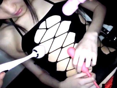 ＜素人女子大生＞「クソエロいぞｗＷ！」あみあみのエロい格好で乱交ファック！玩具でいじられてるぞ(無料エロ動画)