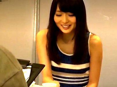 ＜おしっこ我慢中＞「ダメなの…出ちゃう…！」クッソ可愛い美少女！羞恥と快楽におぼれてっゾ(アダルト動画)