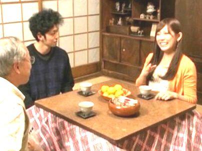 ＜団地妻＞「ここど～なんだよｗＷ！」コタツの中でｈなことしたら・・欲求不満が炸裂しやがったぞ(アダルト動画)