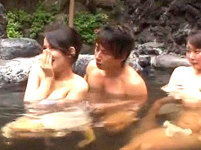 ＜近親相姦＞「バスツアーだぞｗ！」妊娠祈願子宝の湯！母親と息子が野外温泉で近親相姦発展しちゃう(無料エロ動画)