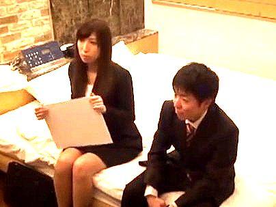 ＜モニタリング＞「ホントにするの？！」人妻OLは後輩男子社員とラブホテル！エロ企画で浮氣セックス(無料エロ動画)