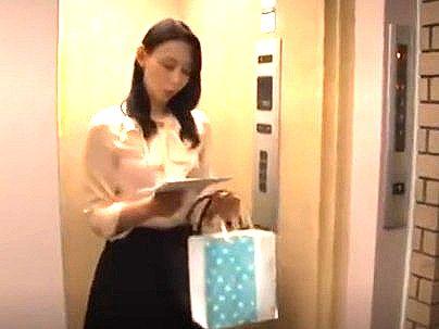 ＜義母＞「我慢できないｗＷ！」色気ムンムン妻のママ！興奮して我慢できないでついに手を出しちゃう(無料エロ動画)