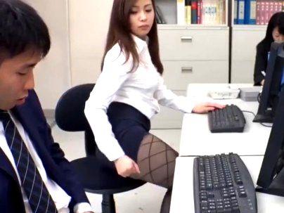 ＜黒パンスト＞「誘惑してっゾｗ！」クッソエロい美人ＯＬ！誘惑してくるから我慢限界でエロ行為に発展しちゃう(無料エロ動画)