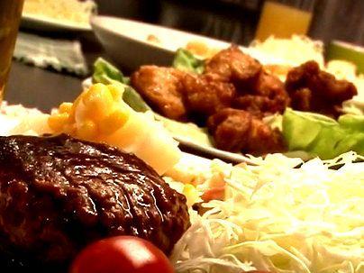 ＜さぁ～！＞「今日はハンバーグとから揚げよ…♡！」食い物で釣ったのか？両親の目を盗んで教え子の童貞子○チ○ポ食っとるぞ！
