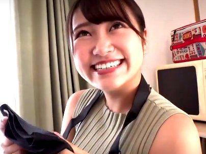 ＜素人美女＞「家事代行体験中で！」やべーだろｗ！パンチラに我慢限界でエロ行為シチャウゾ(無料エロ動画)