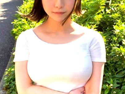 ＜美爆乳＞「おっぱいがすごい大きいですｗＷ！」クォーター的な顔立ちの美少女！デカパイ堪能シチャウゾ(無料エロ動画)
