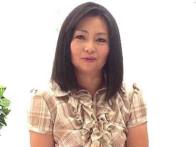 ＜ 五十路おばさん！＞「ババア、登場！！」年は取っても欲求不満のおばさん！種付け膣内発射中出し(無料エロ動画)