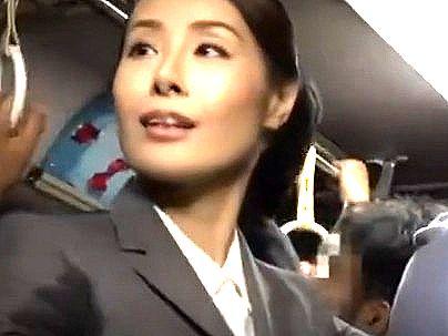 ＜おばさんを痴●＞「え？私を・・・！」男を忘れた美淑女！痴漢師襲われてセクハラバックファックされちゃうぞ(アダルト動画)
