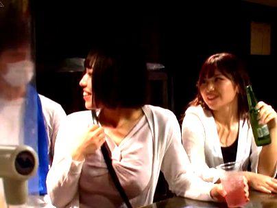 ＜スポーツバー輪●＞「楽しいね…♡」可愛い巨乳おっぱいお姉さん！友達の前で全裸にされ恥辱プレイでヤラレタ(無料エロ動画)