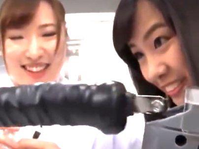 ＜SOD女子社員＞「すごいねこれ？完成しわｗＷ」30分間の耐久テスト！高速バイブで女子社員が検証した結果(無料エロ動画)