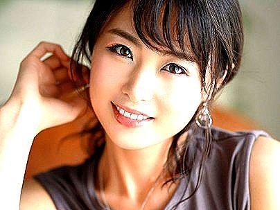＜小野寺真優！＞色気ムンムン極エロ美人極上主婦！ＡＶ初撮り決めちゃうぞ！