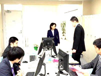 ＜綾瀬麻衣子！＞「夫の身代わりに」上品な感じの美魔女オバサン高慢女上司！恥辱謝罪になるぞ！(無料エロ動画)