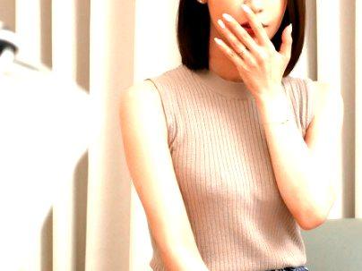 ＜息子を秘かに誘惑＞「もっこり…♡好き！」欲求不満なの美人奥さん！父親にバレないように息子と禁断行為しちゃう！
