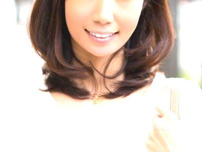 ＜人妻GET ！＞「葉が綺麗でしょｗＷ！」上品な感じの美人奥さん！口説かれてホテルで浮気不倫行為になるぞ(無料エロ動画)