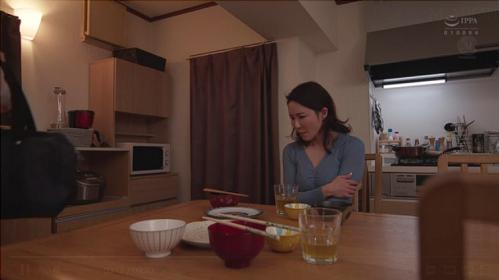 「お母さん、パートが終わる19時に帰るから…」愛する息子に言い残し、日付が変わるまでお隣さんの都合の良い愛人ペットにさせられています。