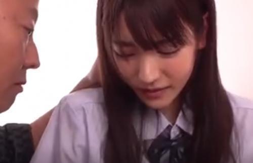 スリムで美少女の美貌と制服姿に発情した義父に強引にカラダを犯されてしまう＜楓カレン＞