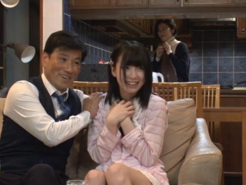 上司が近くにいるのに娘を犯す！【JK】学生イラマチオ♥恐怖ガクブル震える美少女が肉便器『痛いよぉ…（小声）』《レイプ》