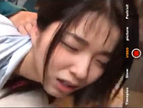 『お前のイキ顔もバッチリ撮影したからな〜w』【優等生JK】同級生男子に輪姦されたガリ勉メガネ女子《脅迫レイプ》倉本すみれ