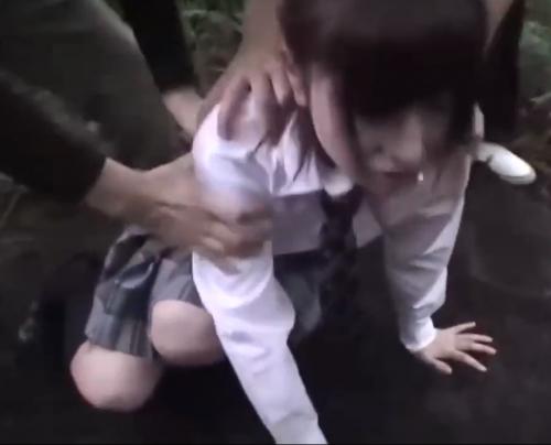 ※人権完全無視・レイプ映像※【ポニテJK】下校中の可愛い女子生徒をハイエース拉致して山でレイプする犯罪集団の記録映像《号泣》