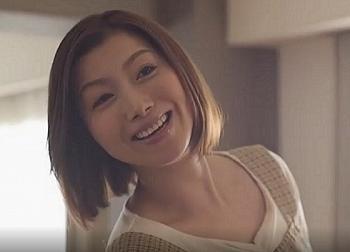 【友達の母騎乗位】パンティ内部をぐしょ濡れにし息子の同級生の野蛮な行為に屈してしまう美乳妻