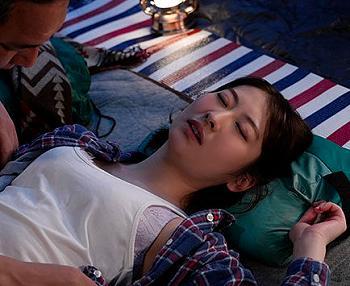 【美人奥さん×輪姦】意識がもうろうとするまま男たちに犯される！次々ハメられたっぷり中出しまでされちゃう！
