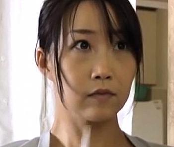 『ヘンリー塚本作品』「前から奥さんとハメたかったんです…」隣人に告白され、抵抗もむなしく力づくで抱かれてしまう人妻。