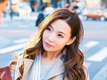 【素人ナンパ】綺麗な人妻は恥ずかしがりながらもセックスしたくなっちゃう♡ズボズボ奥まで突かれて理性崩壊ザーメン種付け！