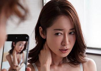 【美人奥さん×フェラ抜き】激しいクンニ責めにオッパイを弾ませながら悶えちゃう！手マンされるとアソコはぐしょ濡れｗ