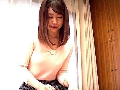 ＜童貞筆おろし！＞「すんげ～たまんね～！」上品な感じのヴィ人奥さん！チェリー君エロ行為シテクレチャウ(無料エロ動画)